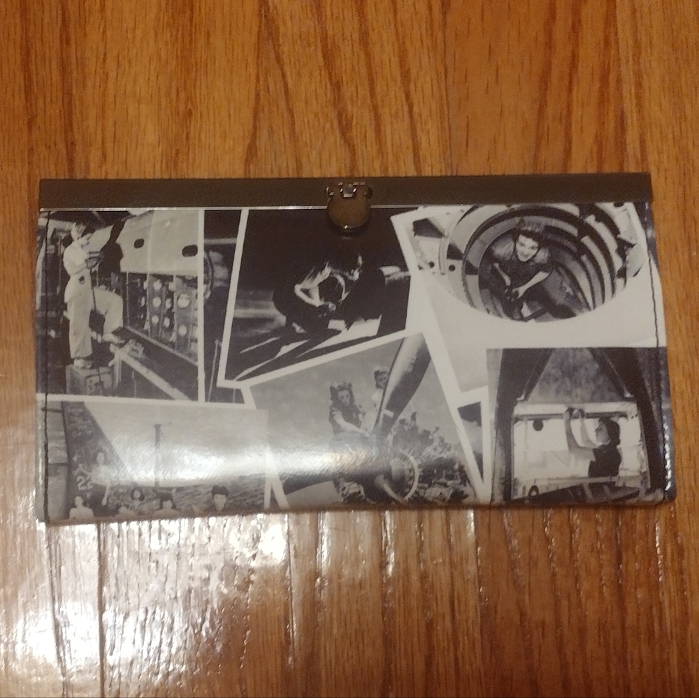 (NWT) Boeing Rosie Wallet Black And White with Graphic